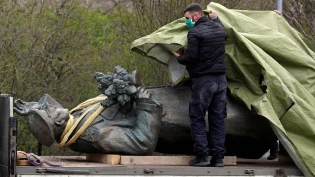 背叛历史!别再说布拉格是浪漫之都,刚挑衅中国,又要树叛徒雕像