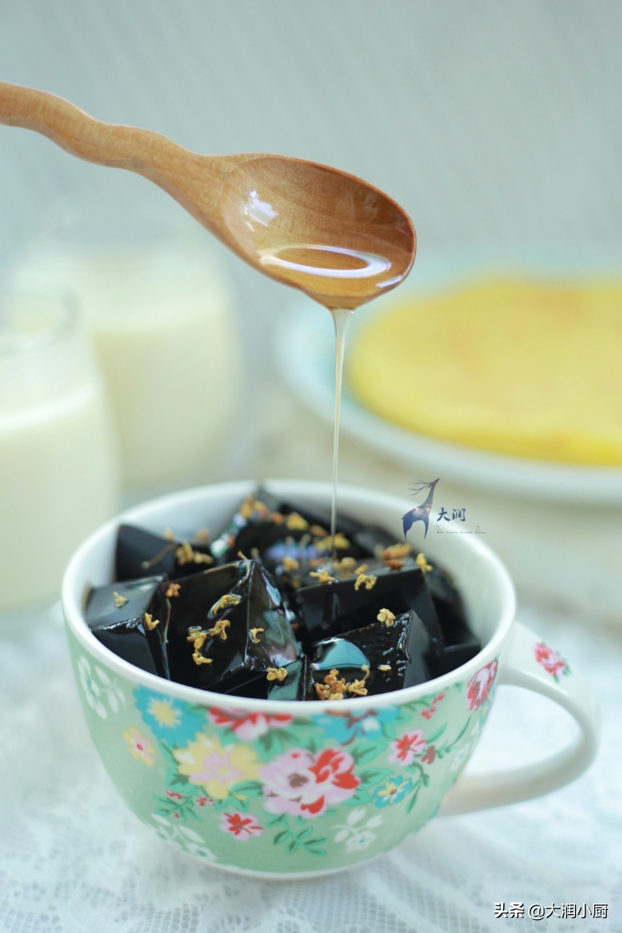 比较嫩滑的龟苓膏怎么做,龟苓膏怎么做教程超级简单