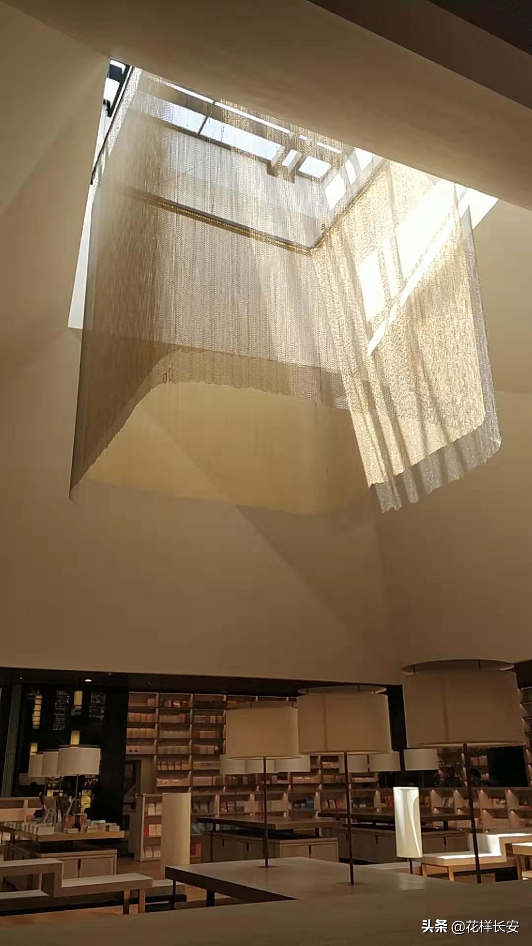 亲测西郊最大书城座位忒别多贼适合看书