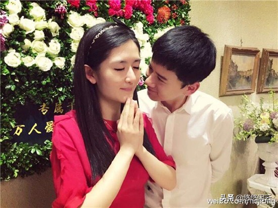 何炅穿越人海拥抱谢娜,何炅和谢娜穿越人海拥抱