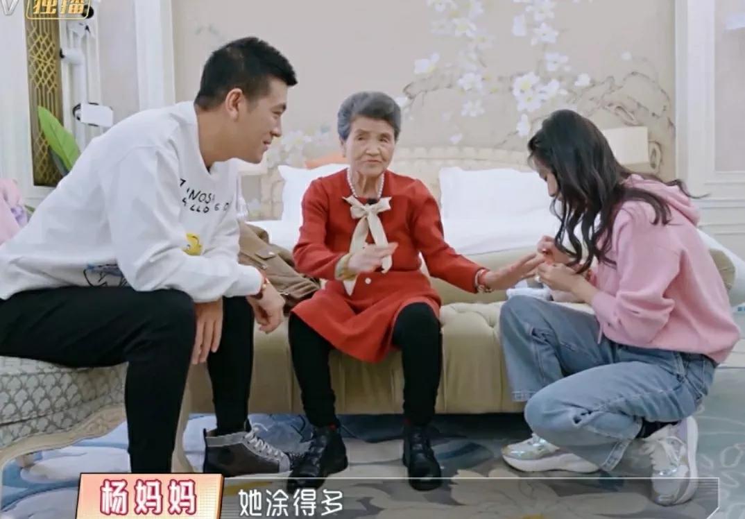 秘籍婆婆,黄圣依对自己婆婆的评价