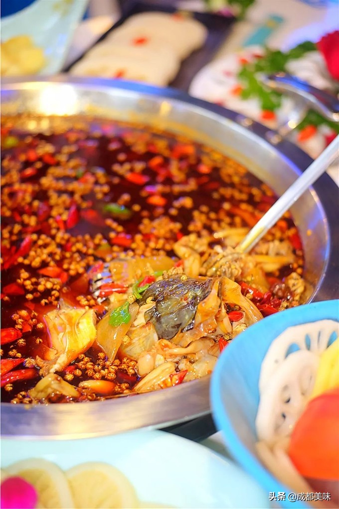 最好吃的美蛙鱼头在哪里,美蛙鱼头火锅的吃法