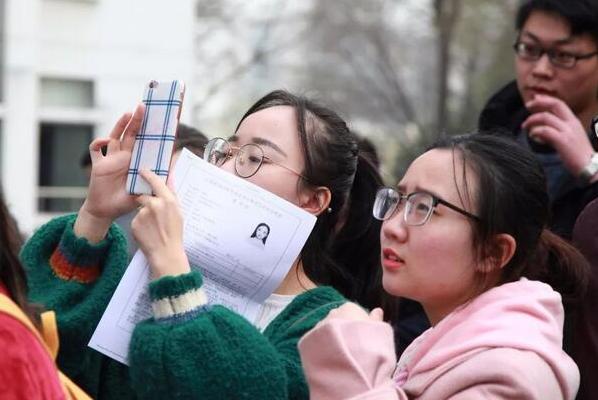 铁饭碗编制将要被取消？700万人或将受到影响，你是否也“中彩”