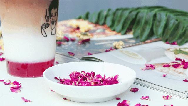 火爆台湾的“丑丑奶茶”首现厦门，拿着5分钟竟被搭讪10次……