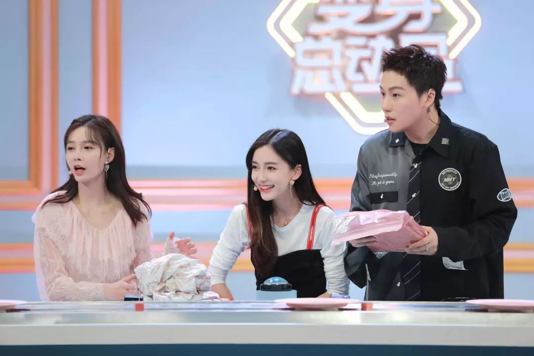 杨颖跟范丞丞同框的照片,杨颖和范丞丞摆pose