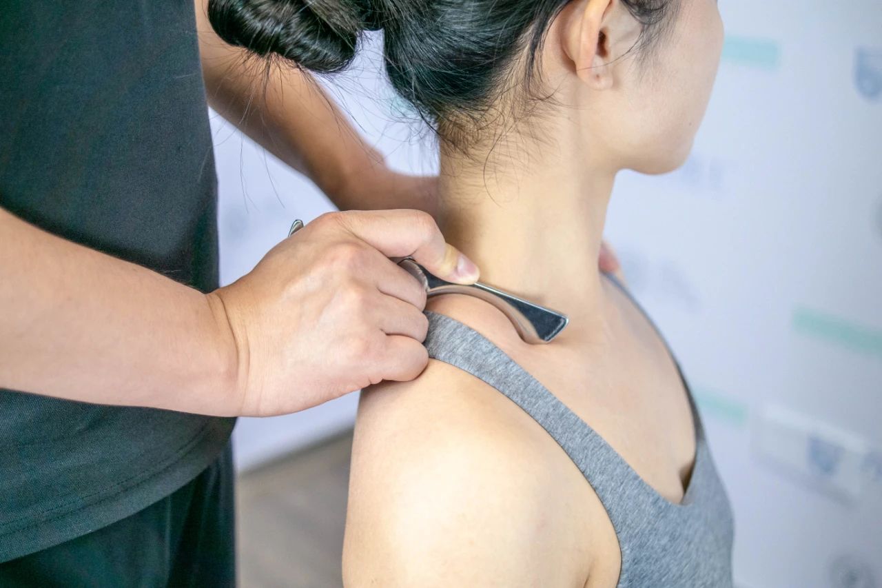 脑供血不足颈肩酸痛自我锻炼,颈肩酸痛吃双氯芬酸钠有效吗