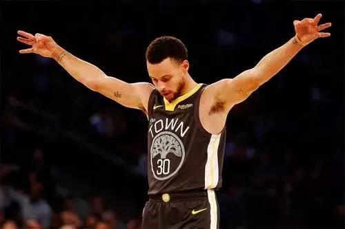 人民电竞·观察丨女性选手的收入低？这个问题传统体育领域也存在