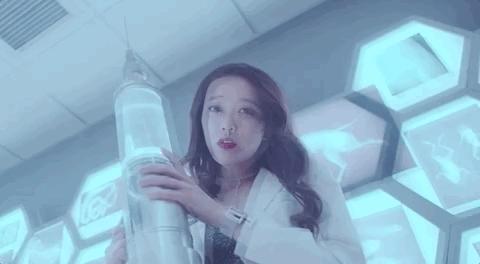 网大版《封神》上映，女主“裹着几块布”秀身材，又毁了一部经典