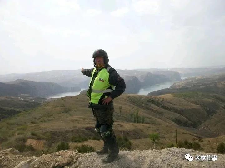 骑摩托车去旅行,拉着摩托车去旅行