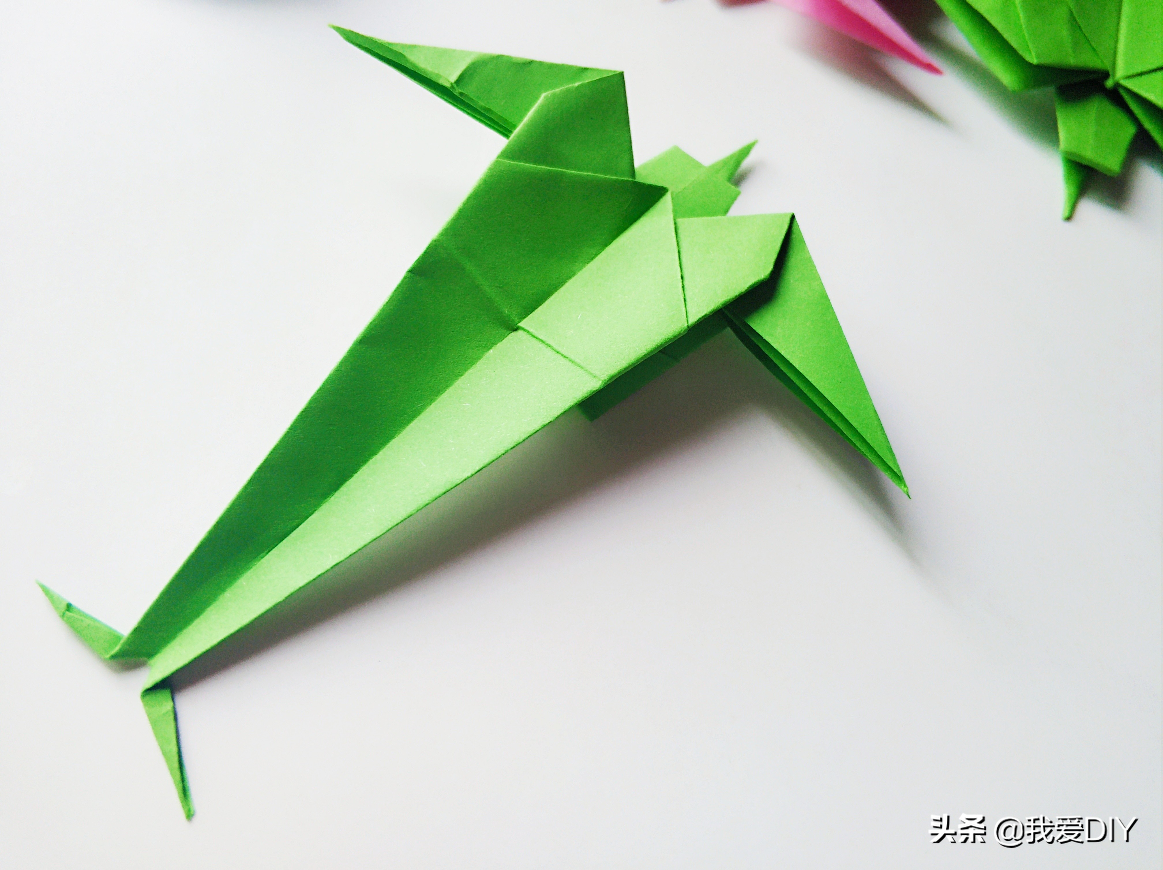 小燕子教大家折礼物盒,小燕子折法慢放视频