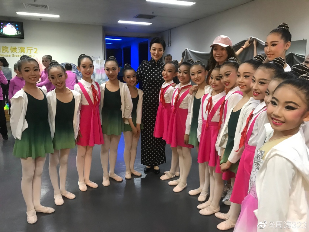 51岁周涛亮相湖南台给哪吒配音，17次主持春晚的她为何离开央视？