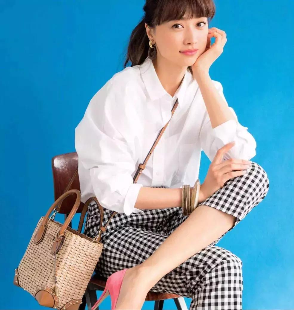 极简衣橱基础内搭,如何打造十年不过时的衣橱搭配