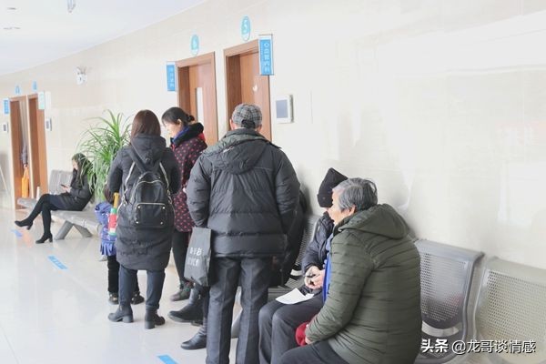 老人发病家属放弃治疗医生含泪说,临终老人病重家人能放弃治疗吗