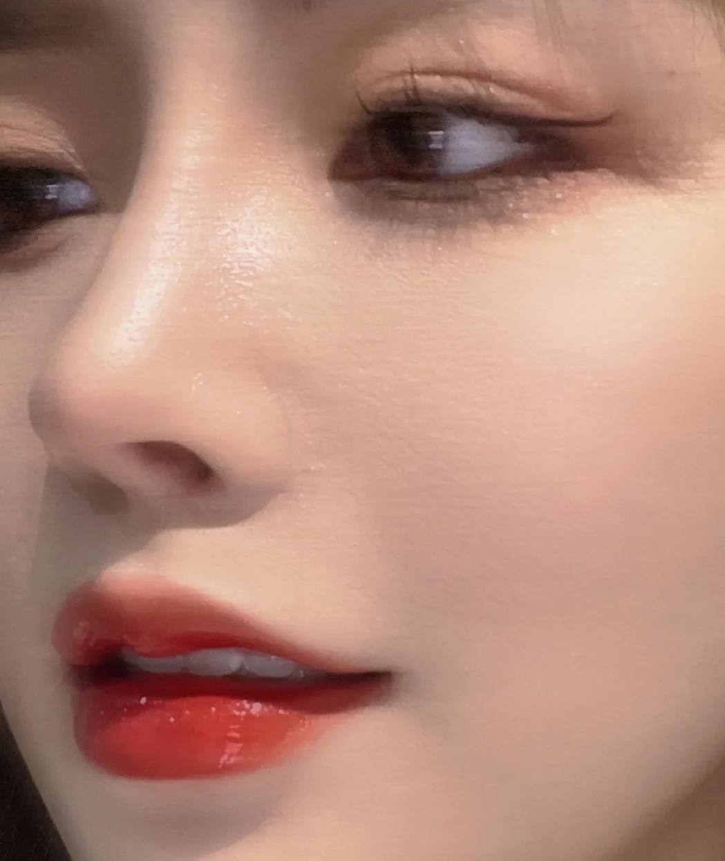 唇干唇纹深怎么办,唇纹深嘴唇起皮干燥怎么办