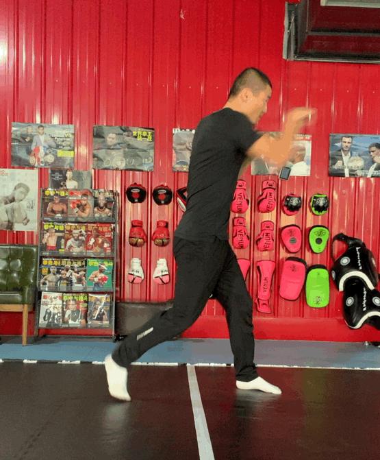 蝴蝶袖、拜拜肉怎么办？6个动作轻松搞定，简单实用，快速见效