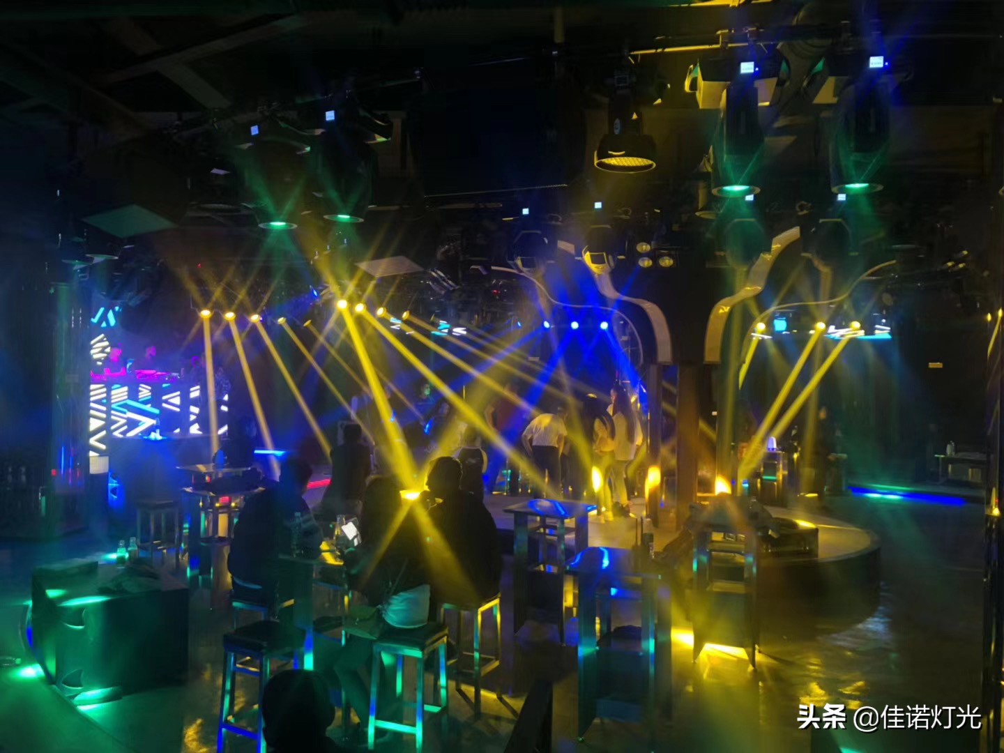 酒吧灯光效果视频,酒吧灯光效果视频手机