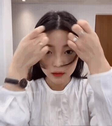 3款不挑脸型的刘海，又美又精致，自己动手就能剪