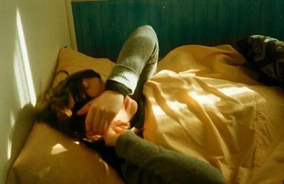 38岁有钱未婚优质女，被婶妈找上门，问要不要过继个孙子给她养老