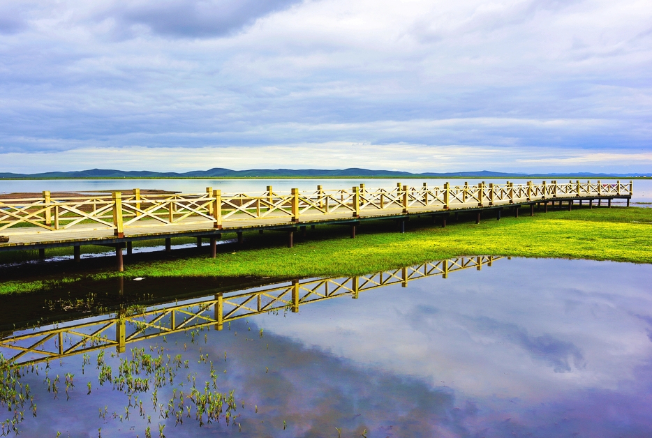 暂离城市的喧嚣，来拥抱若尔盖大草原，湖在天上，天在湖中