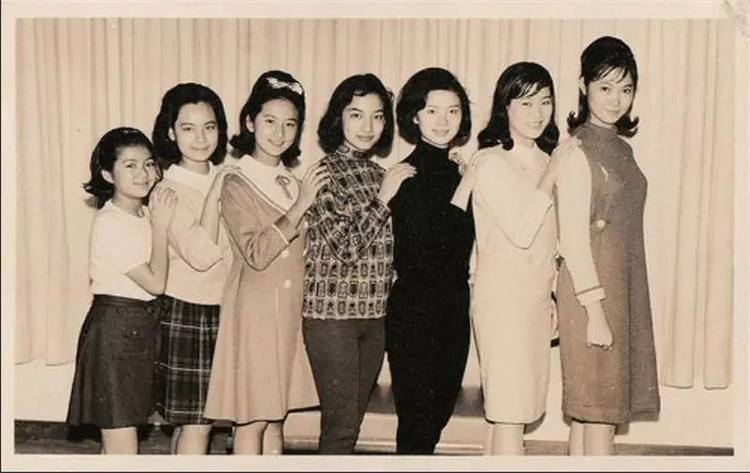 一生风流,也曾因被甩而痛哭,谢霆锋老爸才是真情圣