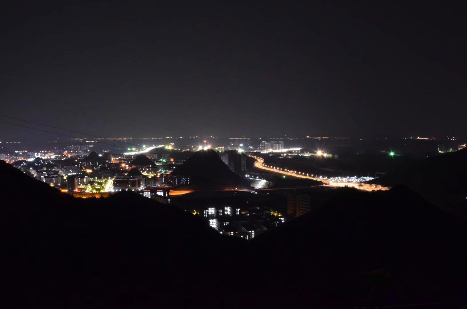 那个参加法国界外艺术交流和捐赠700万的夜郎谷究竟是怎样的呢？