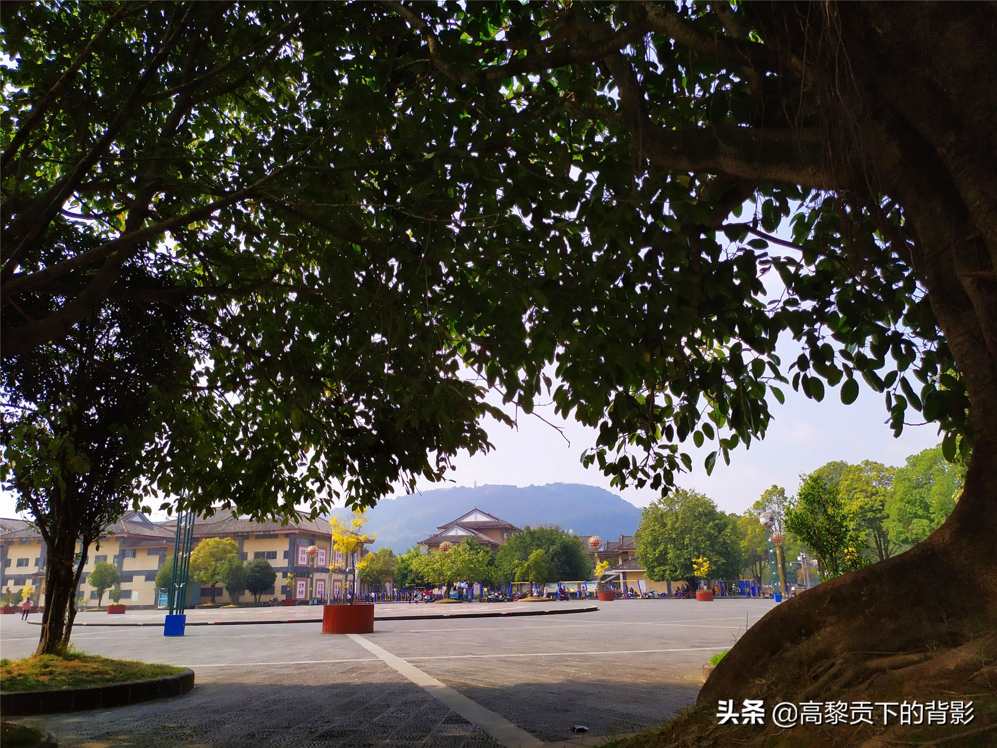 云南腾冲偶遇篮球赛顺便看看腾冲的体育设施如何？