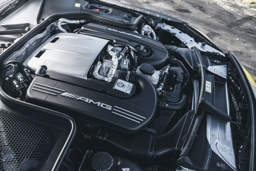 奔驰c63v8全新,告别v8下代amgc63或使用4缸发动机