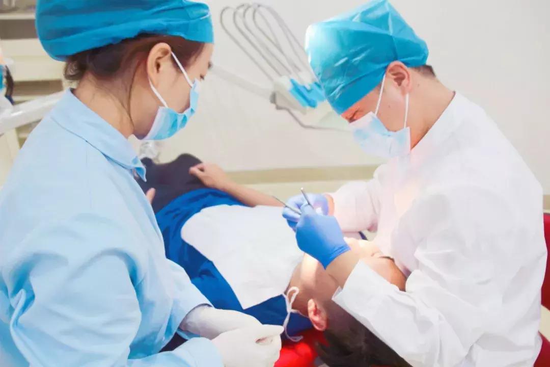 抖音美牙仪是真的吗,使用美牙仪的抖音网红靠谱吗