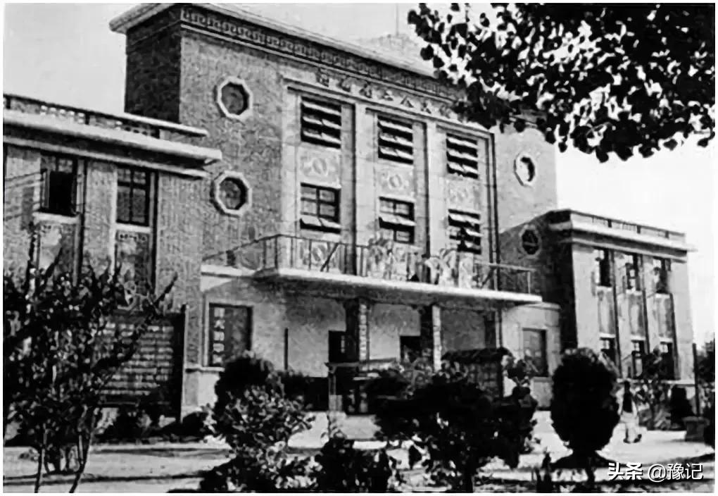 郑州十年的变化,郑州78岁老人为变年轻花30万