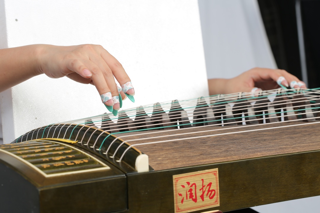 再继续这样弹琴,你的手就要“烂了”