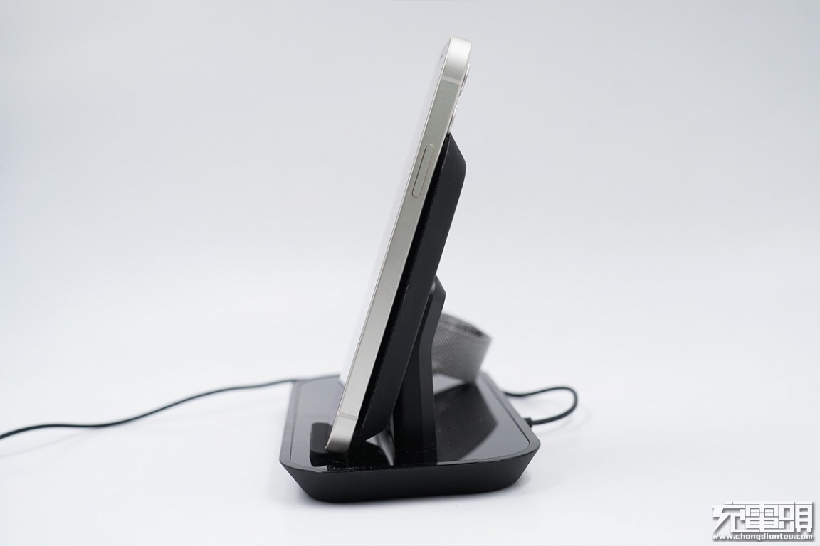 mophie二合一无线充电底座,mophie推出四合一无线充电器