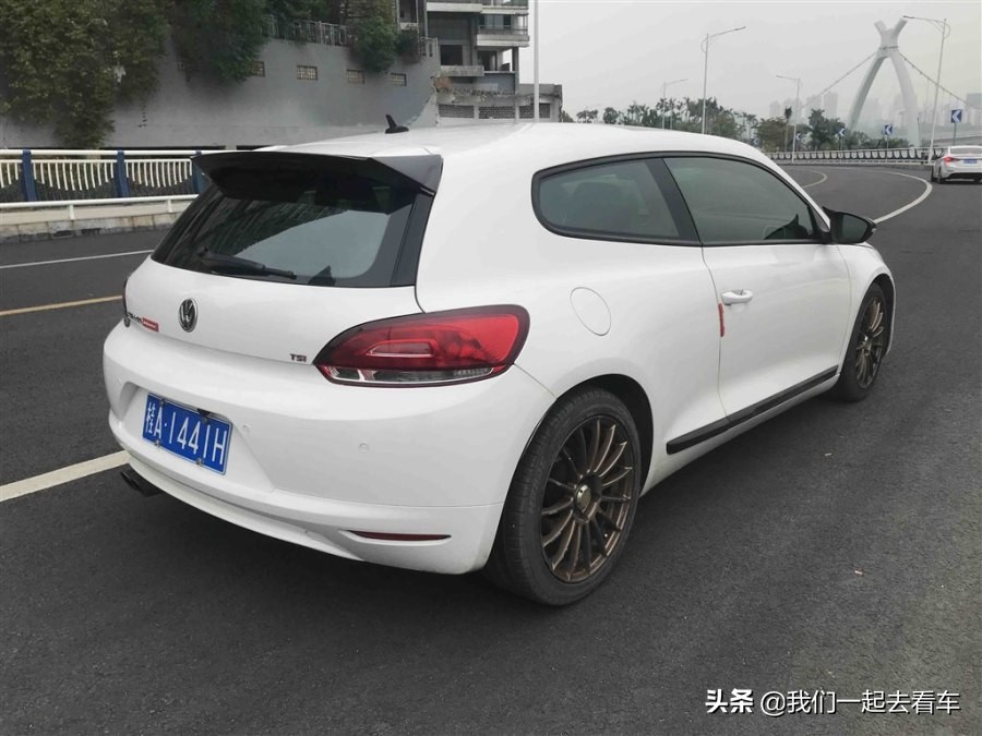 2011款大众尚酷1.4风尚版怎么样,朋友花十几万买了一台国产车