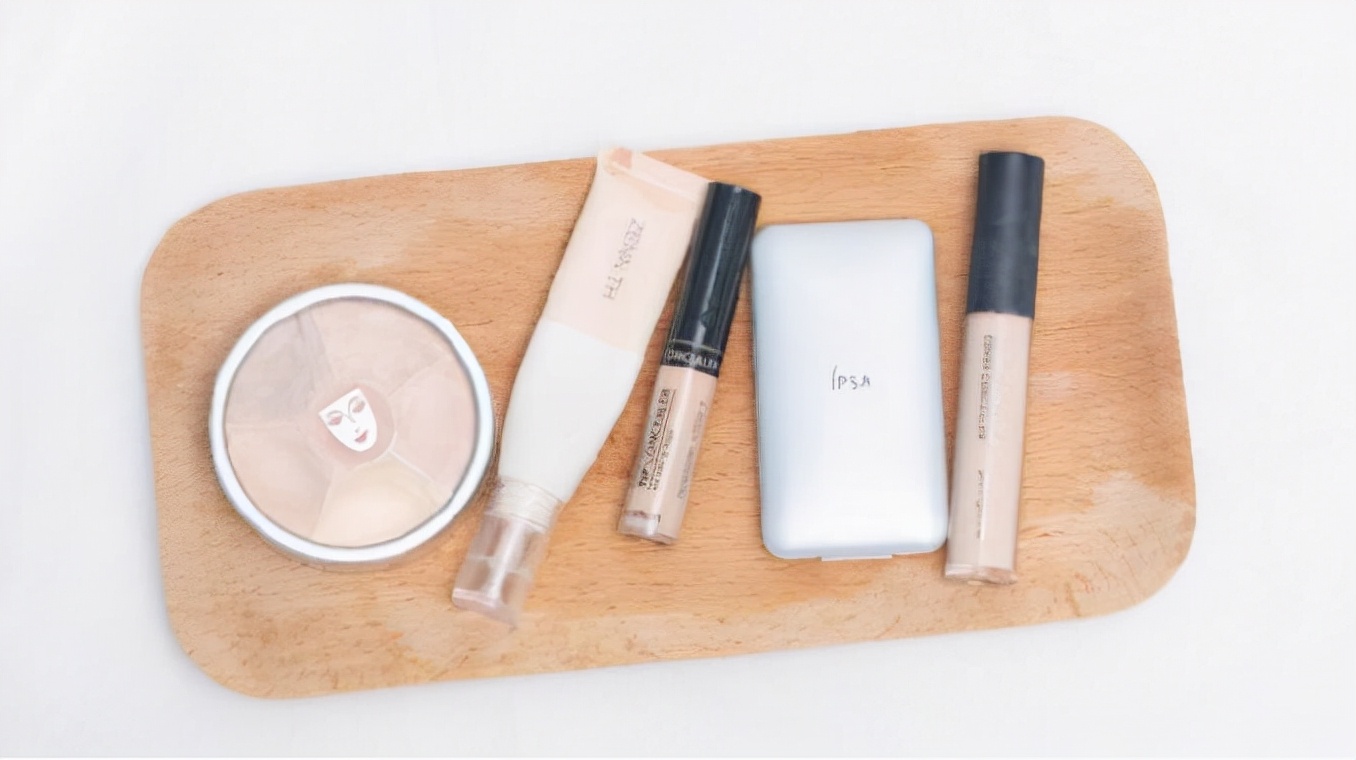 先上粉底还是定妆,先上粉底还是修容