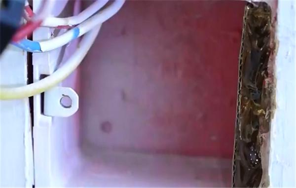 插座松动充电接触不良怎么修,墙上插座插头松动需要整套换掉吗