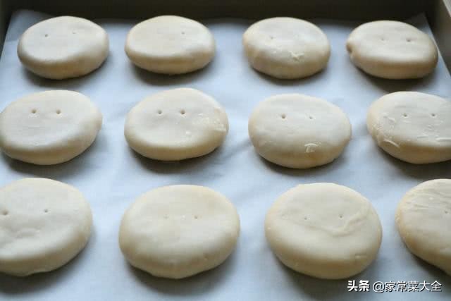绿豆饼圆的厚的外皮像炸过一样,外皮软糯的绿豆饼10个的做法
