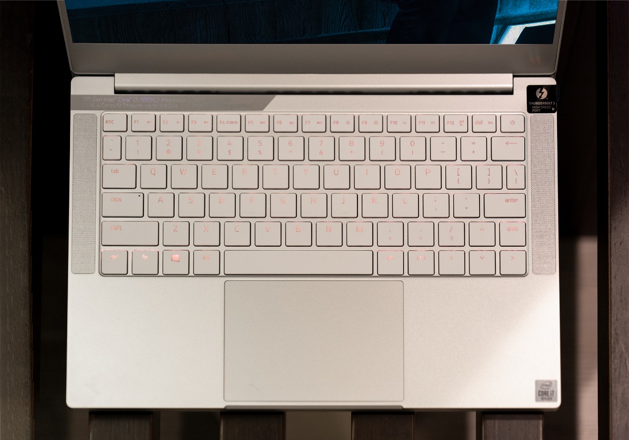 雷蛇灵刃15水银版续航,雷蛇灵刃1060标准版评测