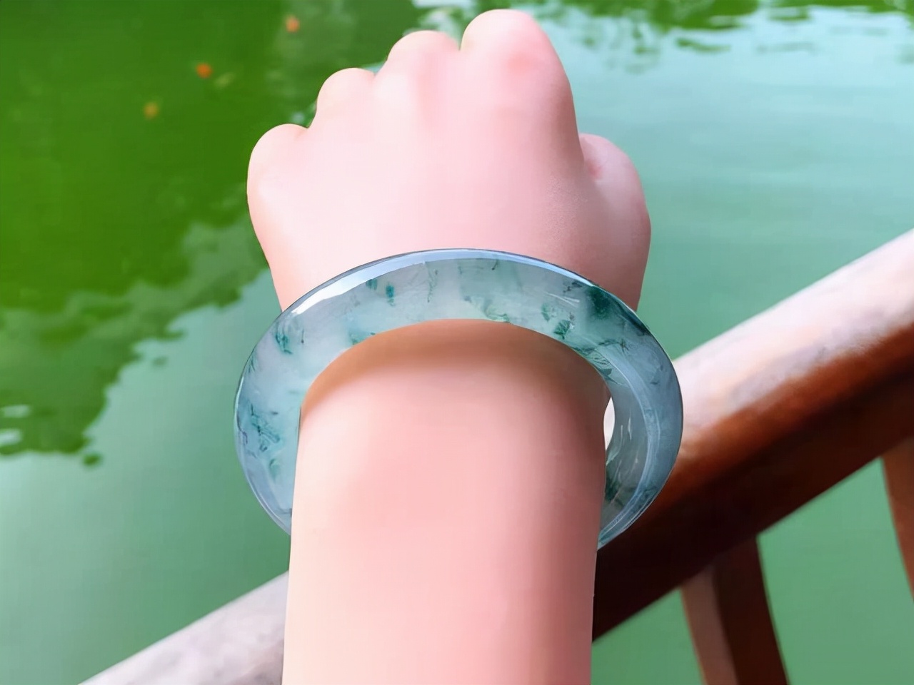 十万左右冰种翡翠手镯图片,十万翡翠手镯