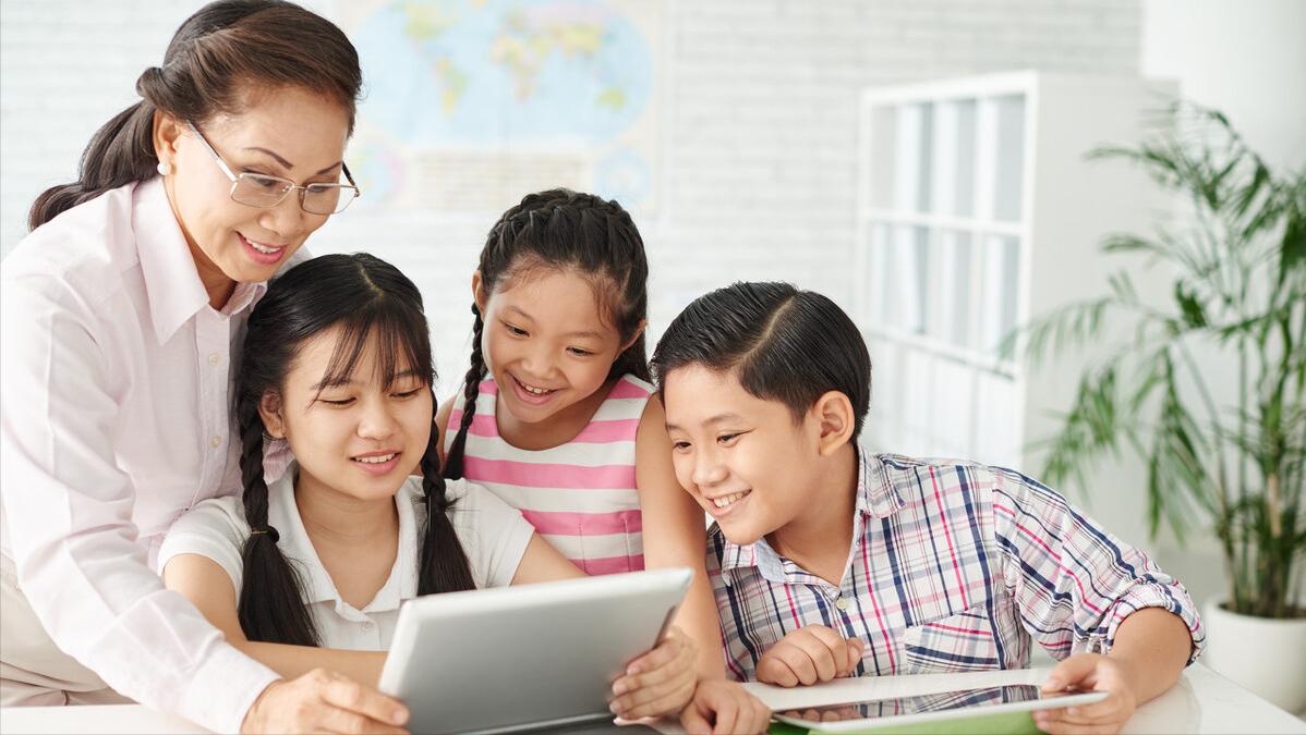 初中分快班和慢班吗,初中分班要挑老师吗