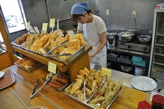 没有暖气的日本人怎样过冬,日本冬天没暖气他们用什么取暖