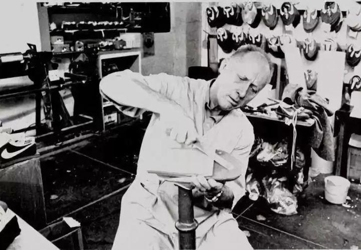 耐克正版山寨版对比,正版耐克和山寨耐克