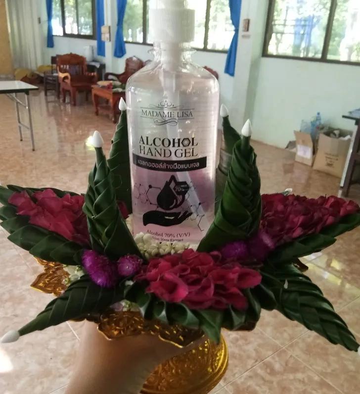 疫情之下的拜师节，泰国学生将“花盘”玩出了新花样