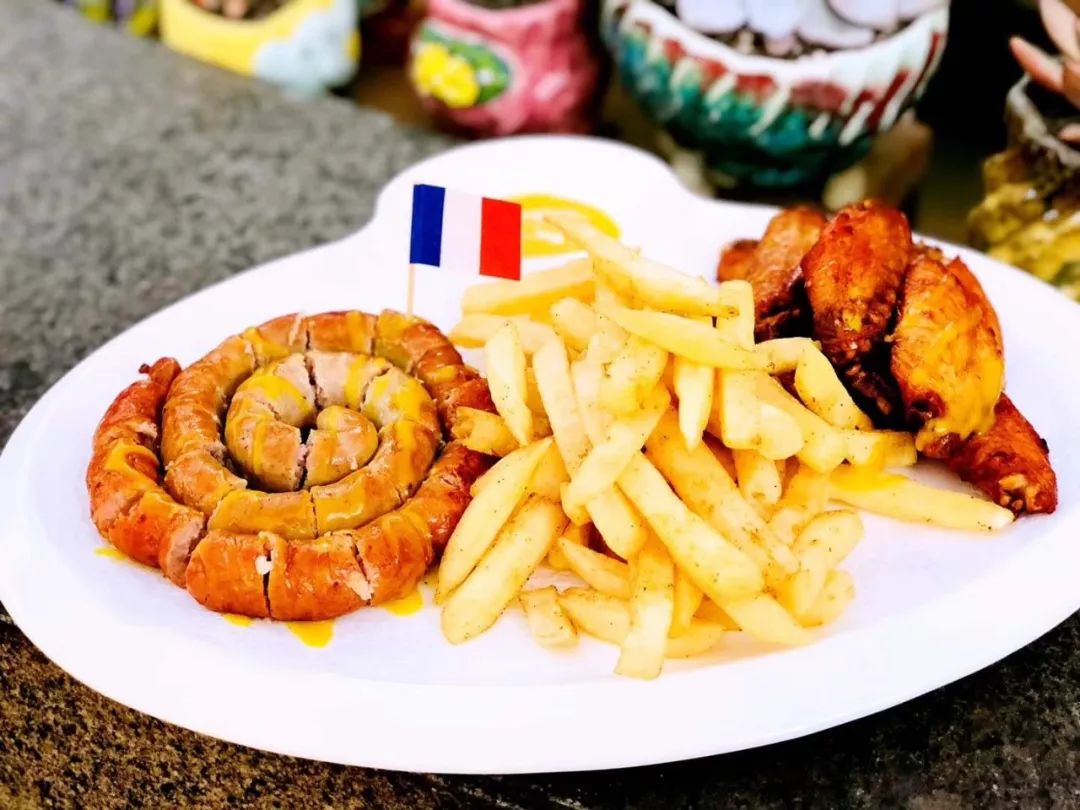 不靠娱乐设施、不接待散客、不主动宣传，这个庄园依然被引爆