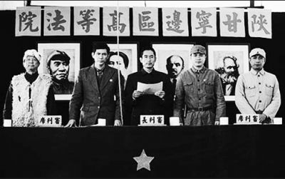 老红军嫌官小，扒开衣服让毛主席看伤疤，毛主席：我不识数