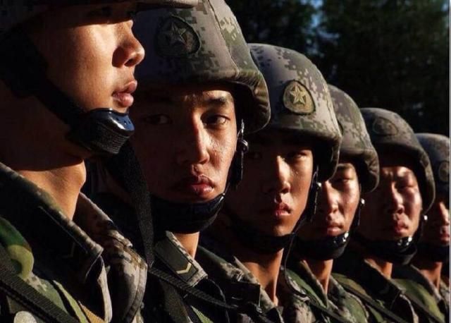 中国军人铮铮铁骨铁血军魂,英姿飒爽霸气的中国军人