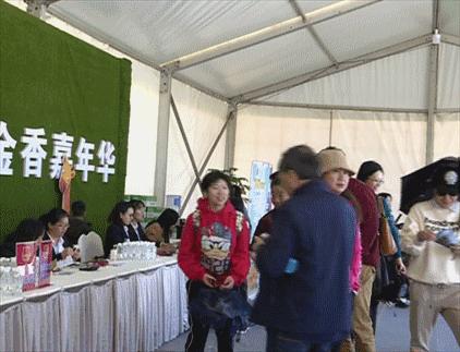 太热闹!弥勒花海、人海、车海、舞海...这些人上镜了!