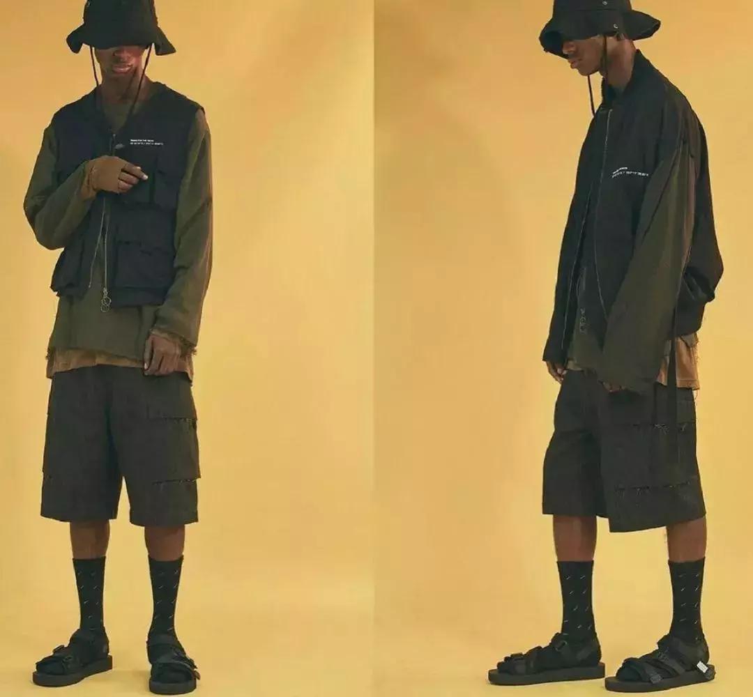 这个“反人类”的穿搭组合，竟然在夏天成了街拍利器