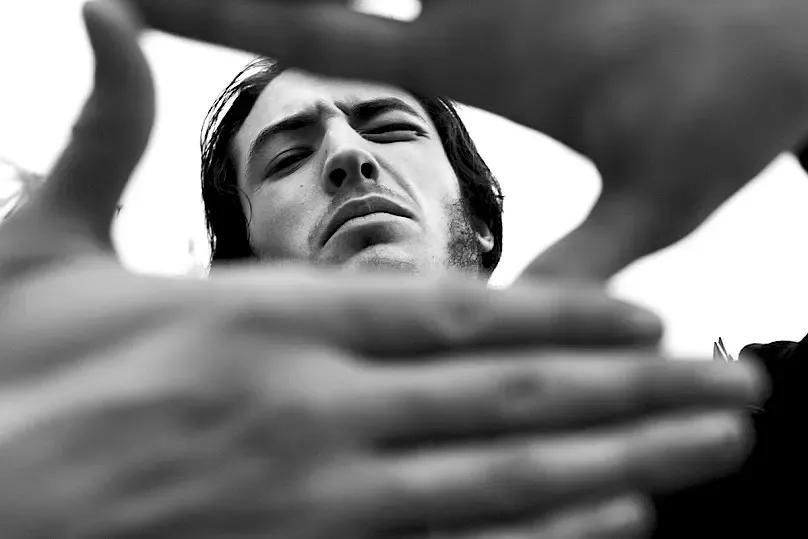 十岁男孩性格情绪冲动,一个幼稚冲动的男生有哪些表现