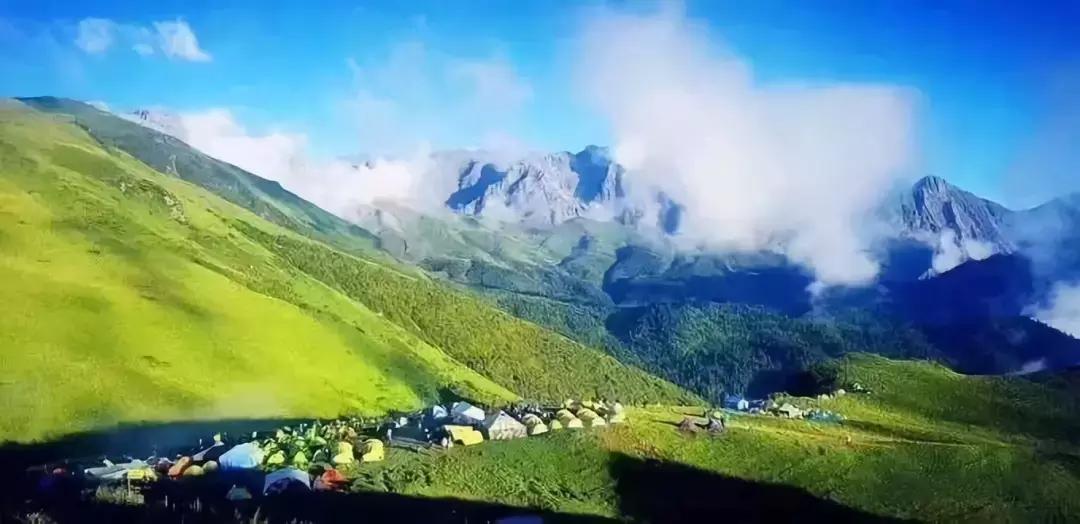 看阿坝县全景,阿坝环线海拔一览表