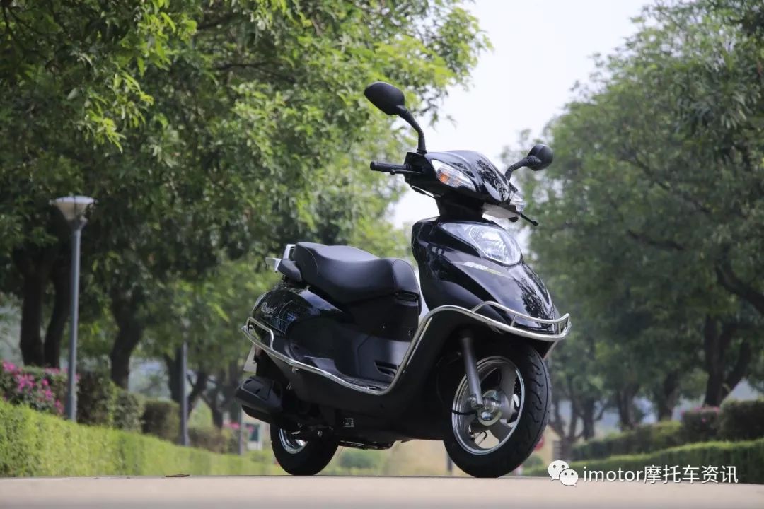 钱江宝悦110评测视频,没有自动感应大灯