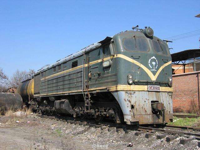 东风4型内燃机车进化史,中国东风内燃机车历史